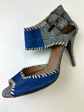 Bruno Magli blue grey leopard heels Size 39 whip stitch peep toe 2 buckle sandal
